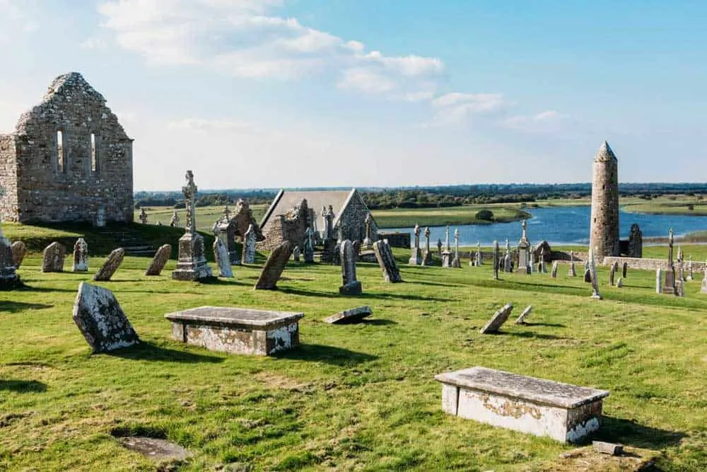 Clonmacnoise River Shannon; Irland Sightseeing